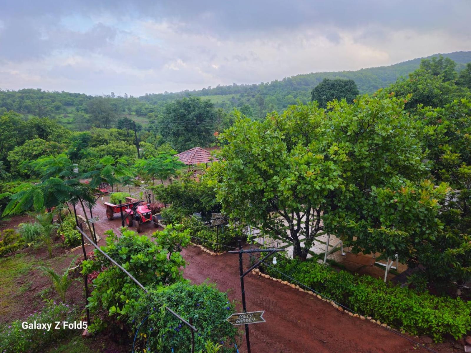 Chalobahills Farmstay Resort Ajra Exterior photo